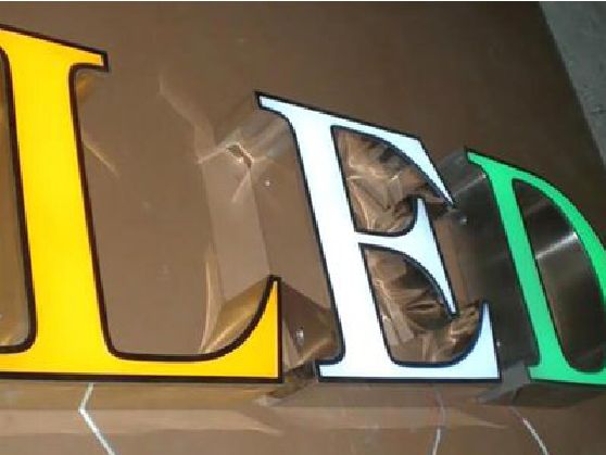 谷城介绍LED招牌的基础知识。