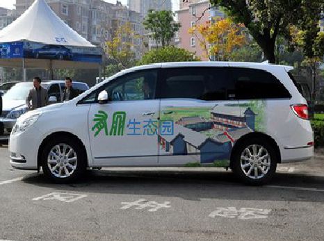 谷城户外车贴喷绘如何保持效果?